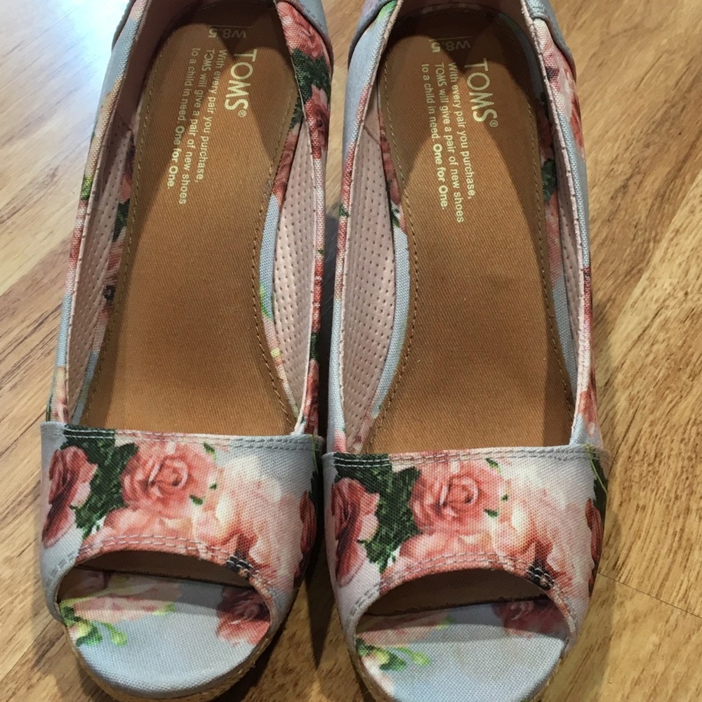Toms open toed wedge